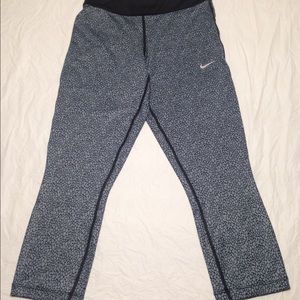 Nike leggings Capri women's Dri fit stay w…